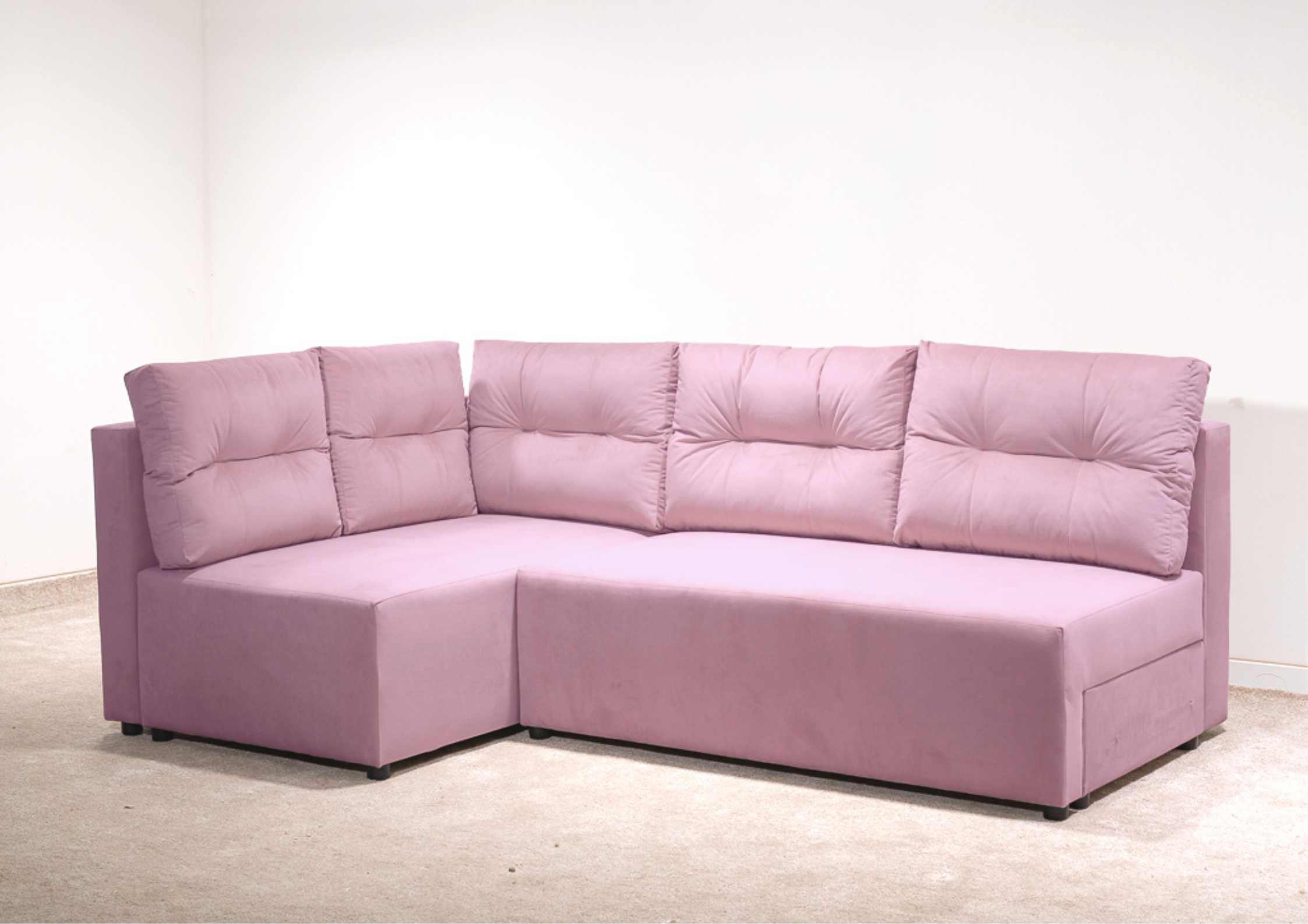 Mały narożnik z pikowanymi poduszkami różowy